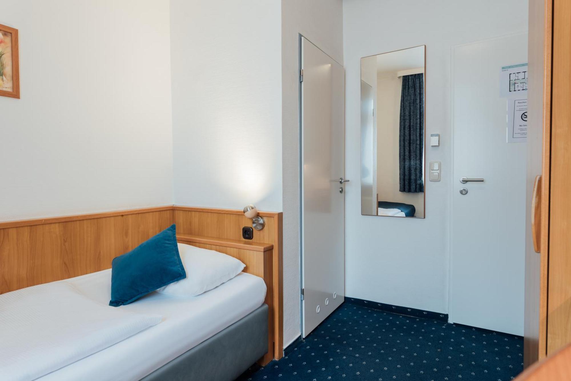 Hotel Commerz Hamburg Exterior photo